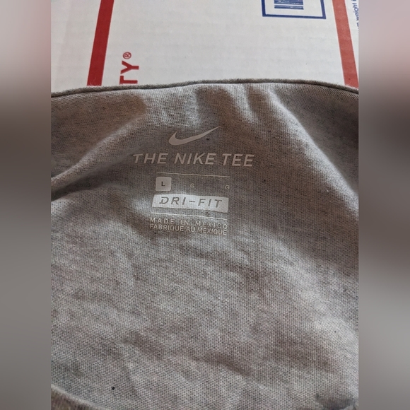 Nike Dri-Fit shirt mens size large - Picture 3 of 3